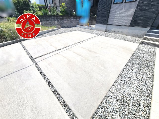 福岡市城南区東油山1丁目第1-2棟（2号棟）の駐車場|広々した駐車場になります。3台並列駐車となります。