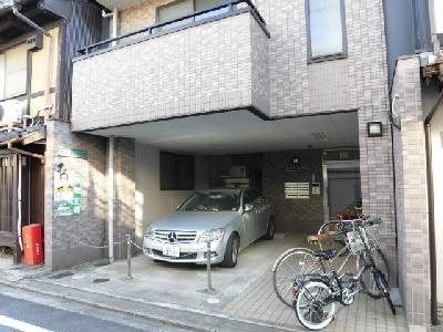 アイアール六角のエントランス