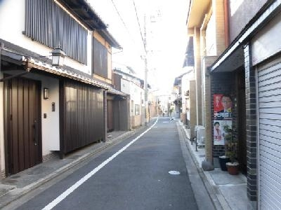 アイアール六角の周辺|前面道路