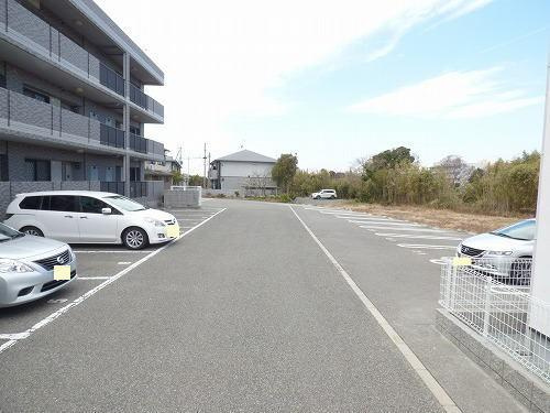 ラフィーネ松江の駐車場