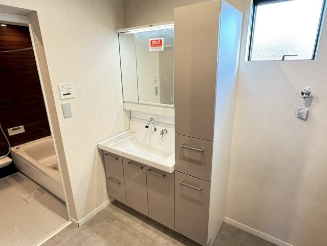 川越的場　新築一戸建ての独立洗面台|独立洗面化粧台が付いています