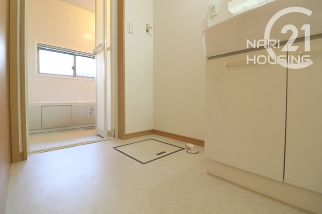 【脱衣所】 | 羽村市神明台2丁目　中古戸建 | ゆとりのある脱衣スペース