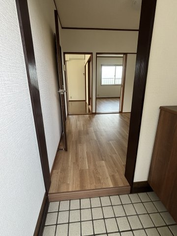 宇部市則貞４丁目のアパートの玄関|シンプルで使いやすい玄関です