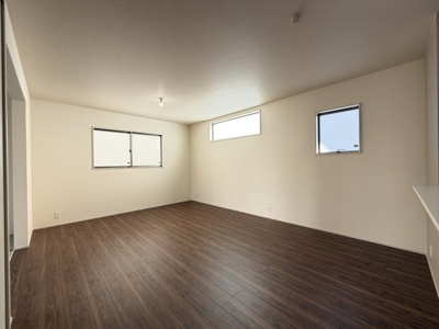 【居間・リビング】 | うるま市田場（全4棟）1号棟 | 1号棟　LDK16帖＋ファミリークローク＋畳コーナー3帖付き♪