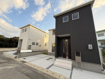 【外観】 | うるま市田場（全4棟）1号棟 | 1号棟　並列駐車2台完備♪