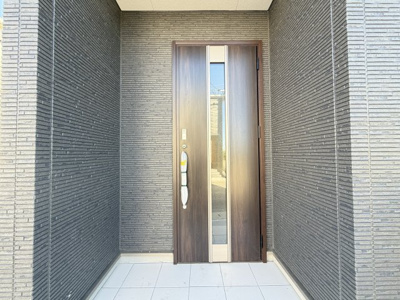 【玄関】 | うるま市田場（全4棟）1号棟 | 1号棟　スマートキー付き♪