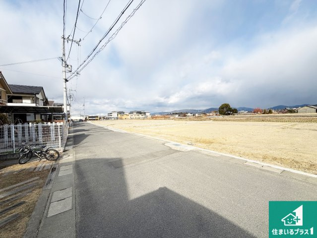 橿原市城殿町　第7期　新築一戸建ての前面道路含む現地写真|周辺は閑静な住宅街です。前面道路もしっかりと有りますので車の出し入れも安心ですよ！