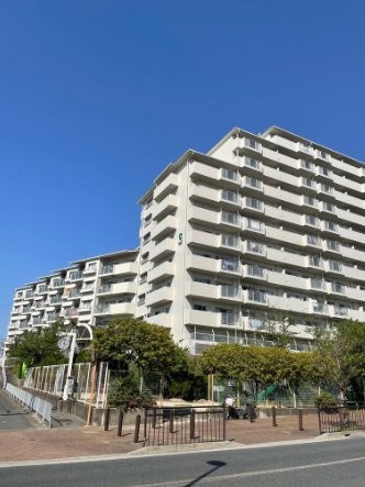 ラウンドシティフドウ香里南B棟の外観|新しい生活にいかがでしょうか？外観はお住まいの顔になります。こだわりたいポイントですね。水回りリフォームやリノベーションも承ってます。
■現地見学・資金計画相談・住宅ローン相談もお問合せ受付中■