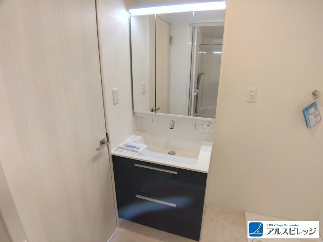 ハイマート川越の独立洗面台|三面鏡洗面台