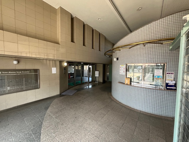 ライオンズマンション金剛寺池台のエントランス