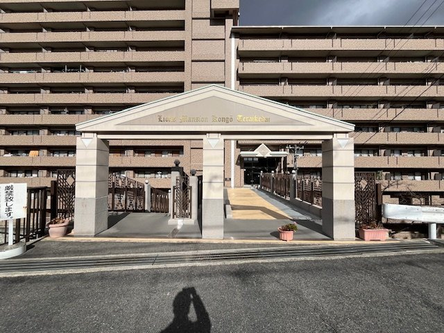 ライオンズマンション金剛寺池台のエントランス