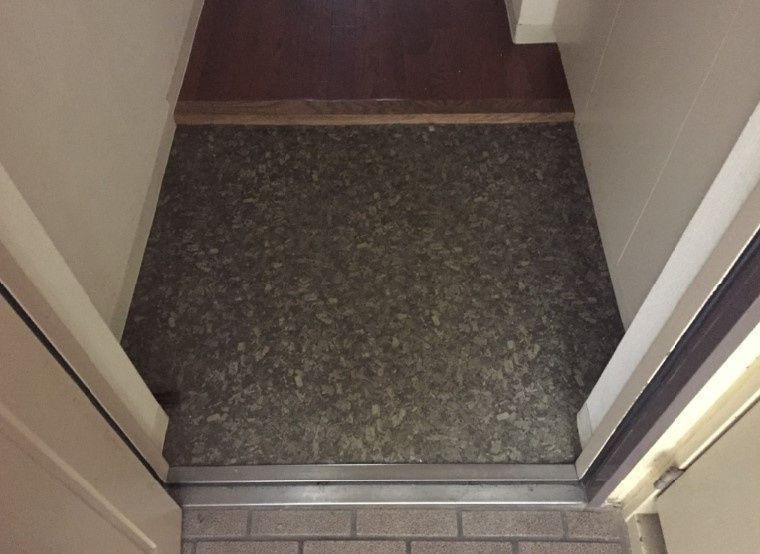 ジュネスの玄関