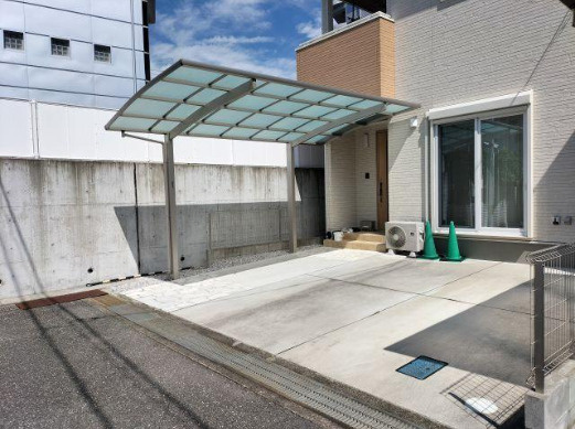 高知市朝倉甲　中古一戸建ての駐車場