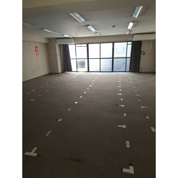 伊東屋栄中駒ビル本館の駐車場