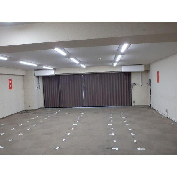 伊東屋栄中駒ビル本館のロビー