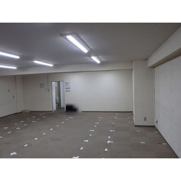 伊東屋栄中駒ビル本館のロビー