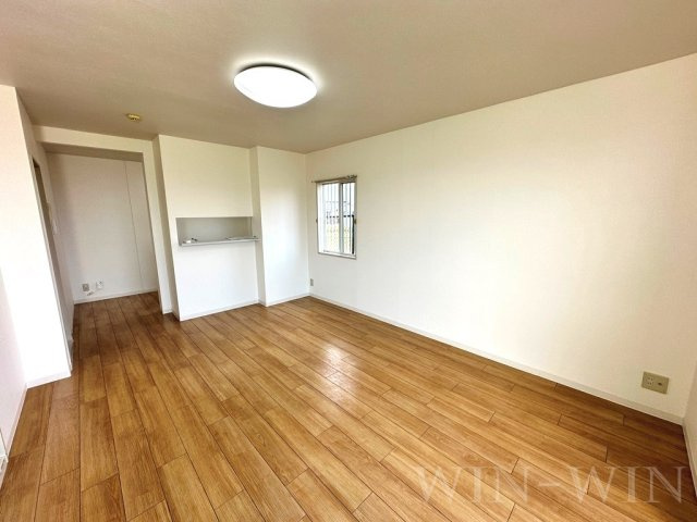 ビューラー野依 Bの居間・リビング|イメージ（同建物内・同間取りの写真）