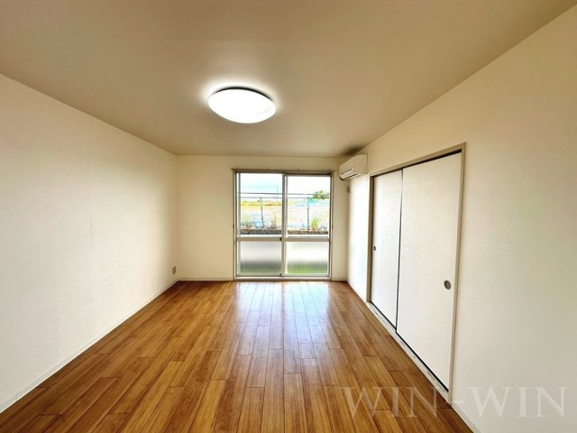 ビューラー野依 Bの居間・リビング|イメージ（同建物内・同間取りの写真）