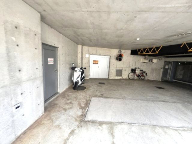 ホープ芦屋の駐車場