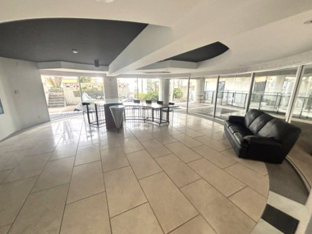 ホープ芦屋のロビー