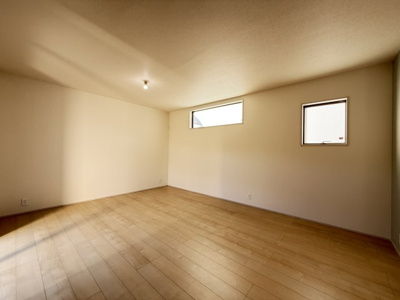 【居間・リビング】 | うるま市田場（全4棟）2号棟 | 2号棟　LDK16帖＋畳コーナー3帖付き♪