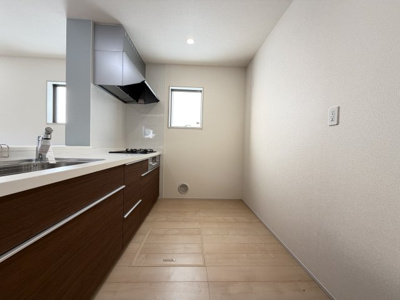 【キッチン】 | うるま市田場（全4棟）2号棟 | 2号棟　使いやすいシステムキッチン♪