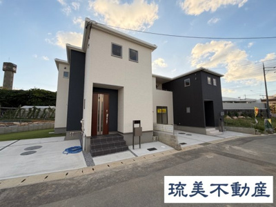 【外観】 | うるま市田場（全4棟）2号棟 | 2号棟　並列駐車2台完備♪