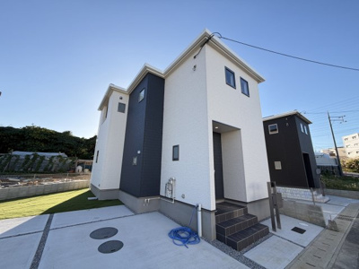 【外観】 | うるま市田場（全4棟）2号棟 | 2号棟　並列駐車2台完備♪