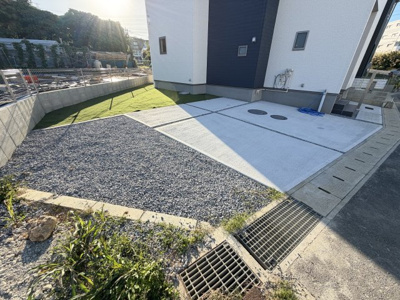 【駐車場】 | うるま市田場（全4棟）2号棟 | 2号棟　並列駐車2台＋お庭付き♪