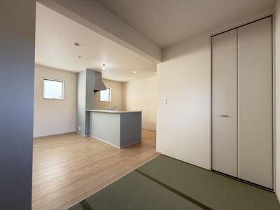 【和室】 | うるま市田場（全4棟）2号棟 | 2号棟　LDK16帖＋畳コーナー3帖＋収納付き♪