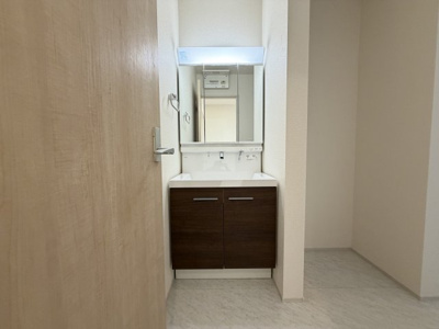 【独立洗面台】 | うるま市田場（全4棟）2号棟 | 2号棟　三面鏡付き洗髪洗面化粧台♪