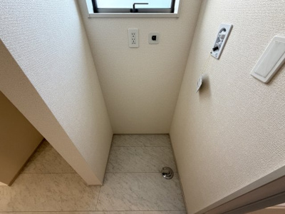 【ランドリースペース】 | うるま市田場（全4棟）2号棟 | 2号棟　洗濯機置き場♪