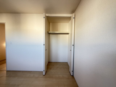 【収納】 | うるま市田場（全4棟）2号棟 | 2号棟　洋室6帖＋CL付き♪