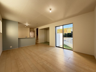 【居間・リビング】 | うるま市田場（全4棟）2号棟 | 2号棟　LDK16帖＋畳コーナー3帖付き♪