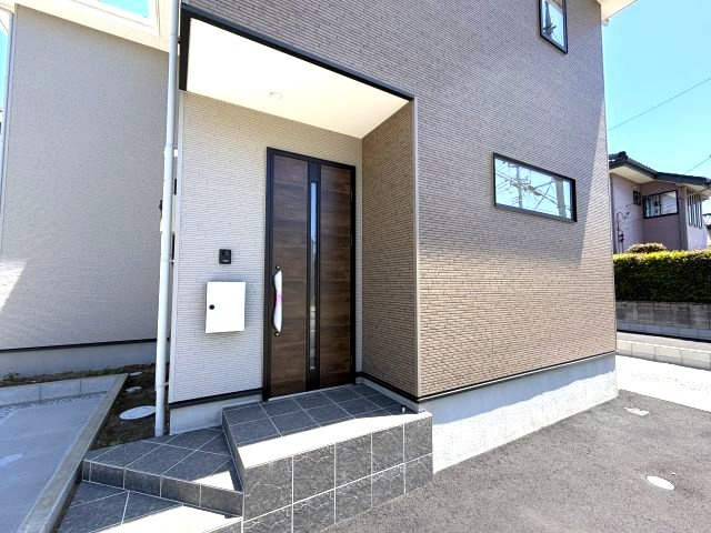 アーバンスタイル前橋市北代田町2期　2号棟の玄関|高級感のある玄関です