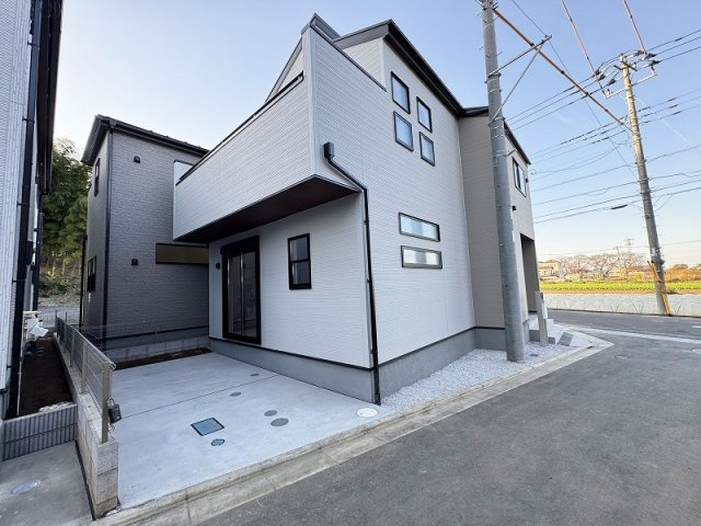 【外観】 | 富士見市渡戸1丁目　新築一戸建住宅　全14棟　(ふじみ野店) | 開放感のある角地に建つ4LDKのお住まいです。