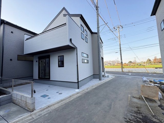 【外観】 | 富士見市渡戸1丁目　新築一戸建住宅　全14棟　(ふじみ野店) | 南面のワイドバルコニーが暮らしに心地よさを与えます。