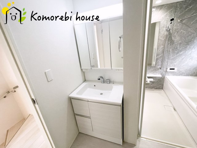 さいたま市北区吉野町　7期　新築一戸建て　グラファーレ　02の独立洗面台|独立洗面台で身支度をすべて済ませてしまいましょう