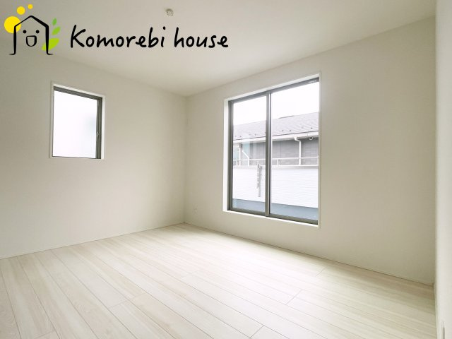 さいたま市北区吉野町　7期　新築一戸建て　グラファーレ　02の寝室|広くて明るい寝室