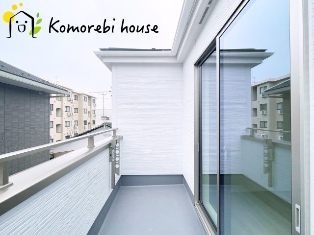 さいたま市北区吉野町　7期　新築一戸建て　グラファーレ　02のバルコニー|落ち着いた時間を過ごせるバルコニーです