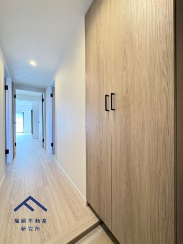 コアマンション博多南の玄関