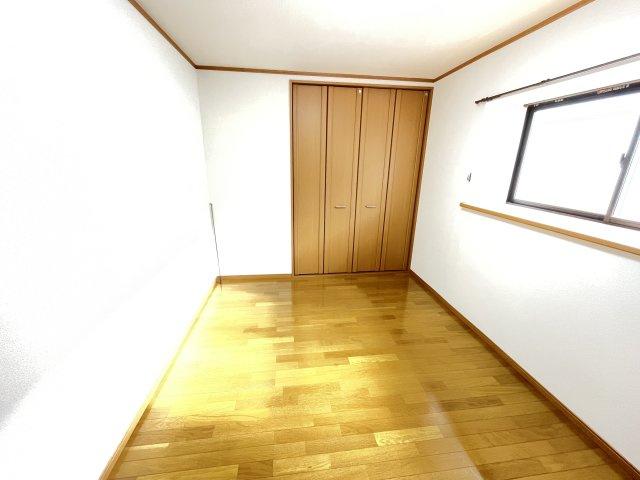 藤岡市中栗須　中古1750の洋室