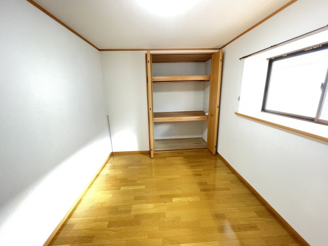 藤岡市中栗須　中古1750の洋室