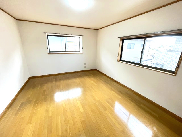 藤岡市中栗須　中古1750の洋室