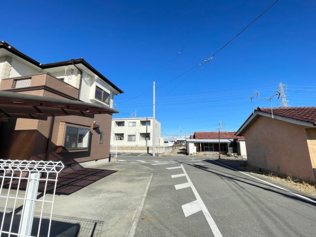 藤岡市中栗須　中古1750の前面道路含む現地写真