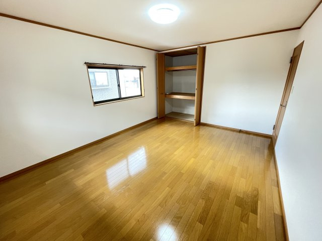 藤岡市中栗須　中古1750の洋室