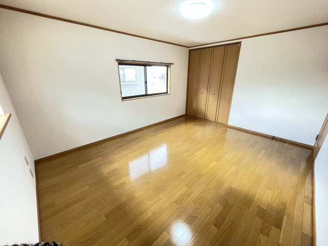 藤岡市中栗須　中古1750の洋室