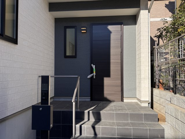 松戸市日暮８丁目新築戸建【河原塚小学校：5分】のエントランス|エントランス・玄関ポーチ