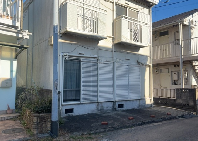 【外観】 | 物件の詳細については、現地を見てわかること以外に、役所や法務局などで調べないとわからないことがあります。そのため、現地に行く場合は、もしこの物件を買ったらどのような生活ができるかをイメージしましょう。