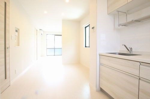 SHM ジュノス メゾン|LDK12.7帖　エアコン、掃き出し窓にシャッター付き